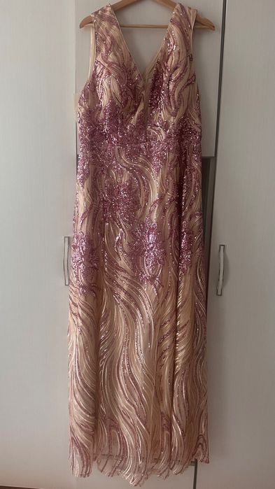 Официална рокля.