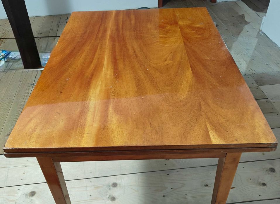 Masa de 12 persoane extensibila