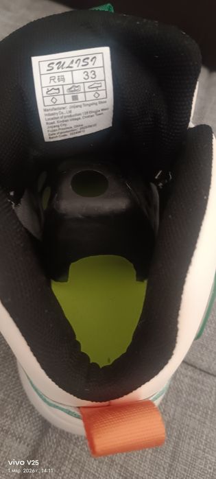 Кроссовки новые детские