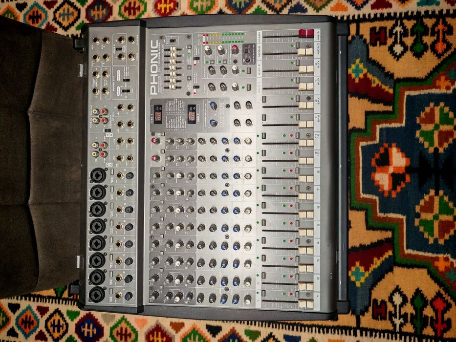 Vând mixer analog PHONIC K12 POWERPOD