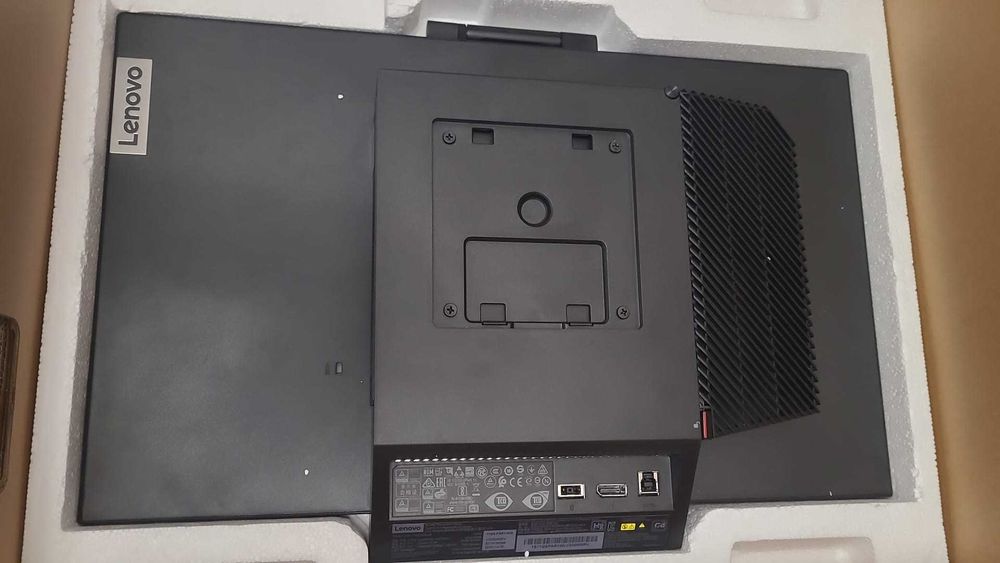 All-in-One Lenovo ThinkCentre i5 10400t, 16GB RAM, 256GB SSD NVMe, Monitor 22" -suport upgrade