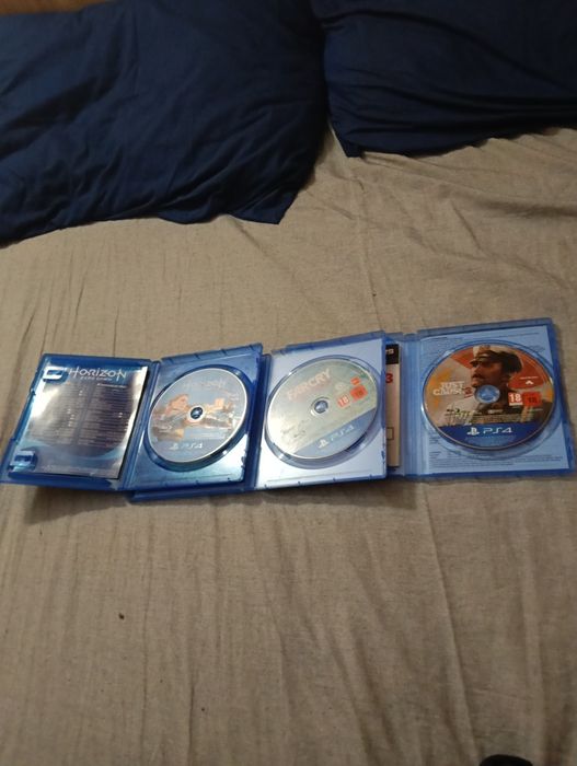 Продавам дискове за PlayStation 4