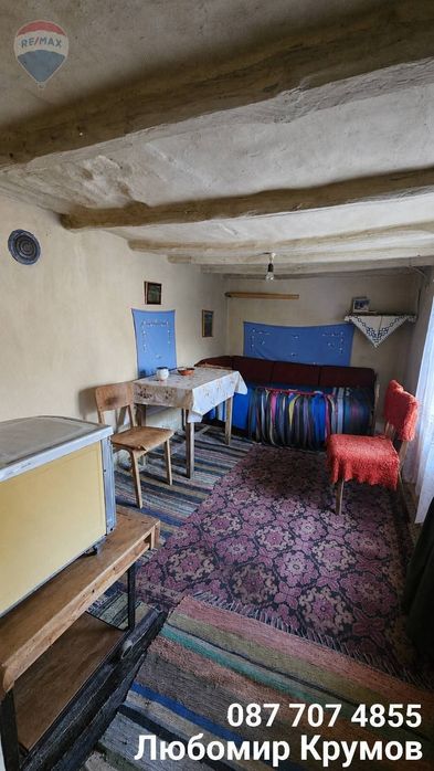 100 кв. - 5 стаи - кладенец - 1125 кв. равен двор
