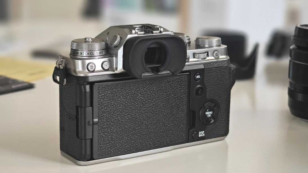 Fujifilm XT-4 тяло + два обектива + светкавици и софтбоксове Visco