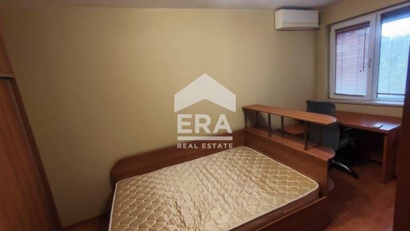 Тристаен обзаведен апартамент под наем, с опция за гараж, район  Лятно