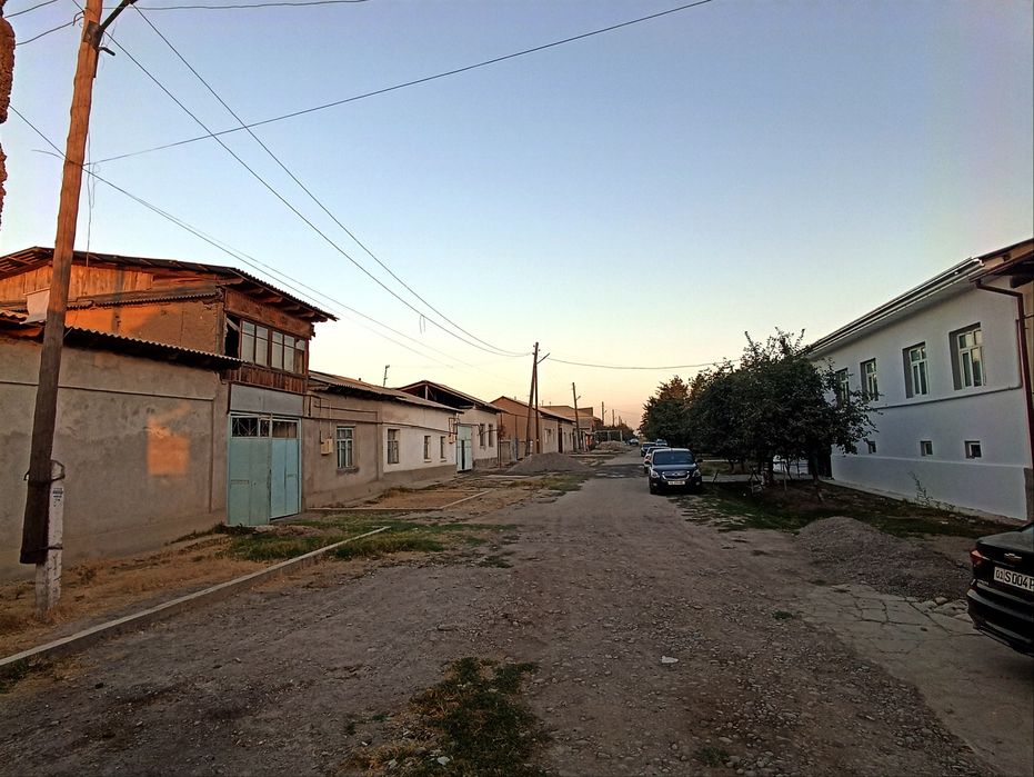 Уй сотилади. 8 соток. Сергели ва Янгихаёт га якин. Ор. Лайлак махал