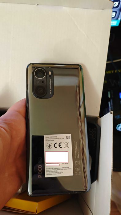 Продам смартфон Xiaomi POCO F3