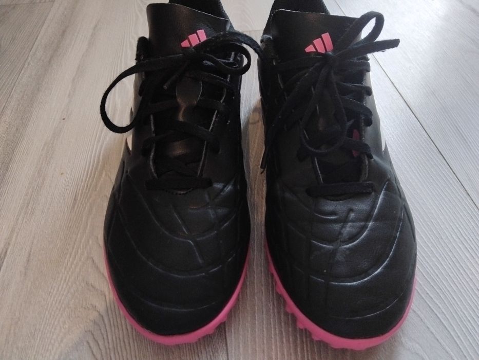 Футболни обувки  Адидас