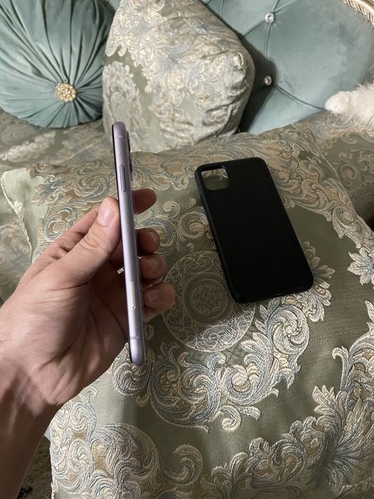 Продам телефон Айфон 11