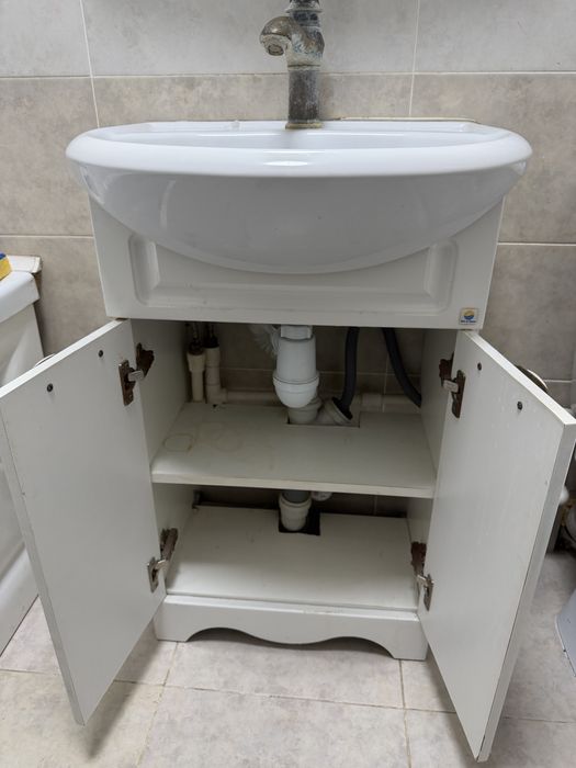 Продам тумбу и зеркало