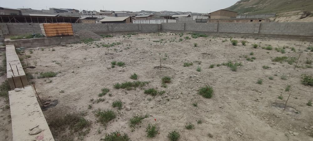 Koʻchmas mulk 5 sotikdan 2 norma yonma-yon joylashgan yer sotiladi