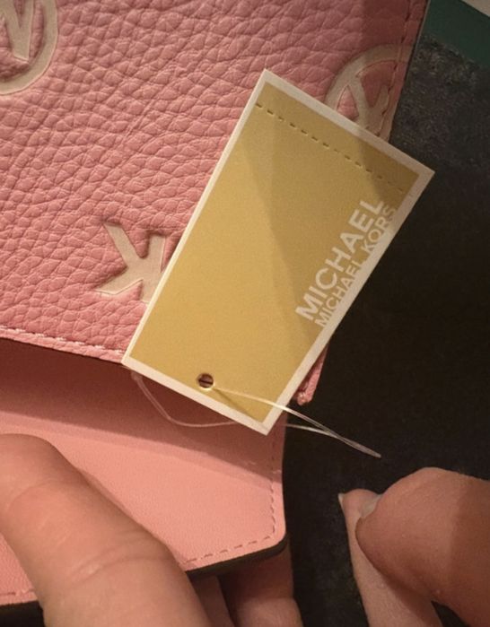 Portofel Michael Kors nou cu eticheta