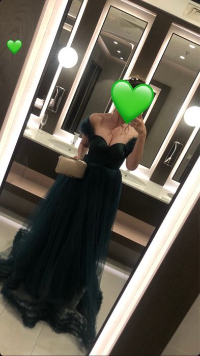 Зелена бална рокля