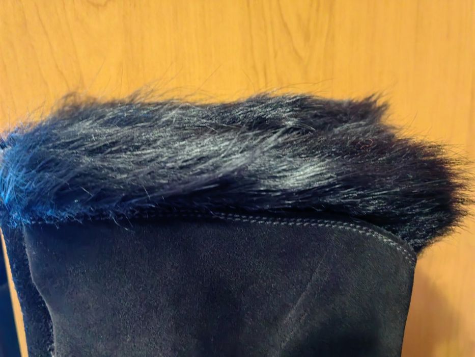 Оригинални ботуши на Vibram обагрени с косъм от канадски вълк