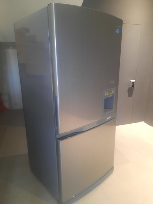 Холодильник Самсунг.