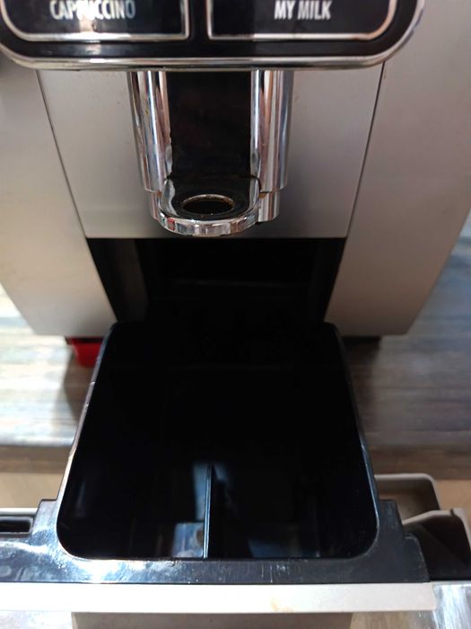 Продавам кафемашина DeLonghi ECAM (за ремонт или за части)
