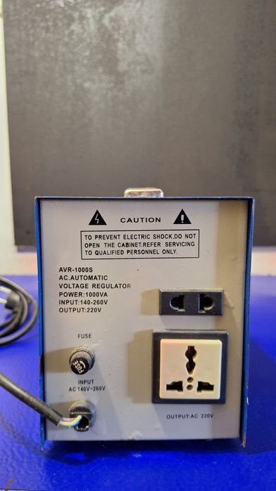 Стабилизатор / Регулатор на напрежение