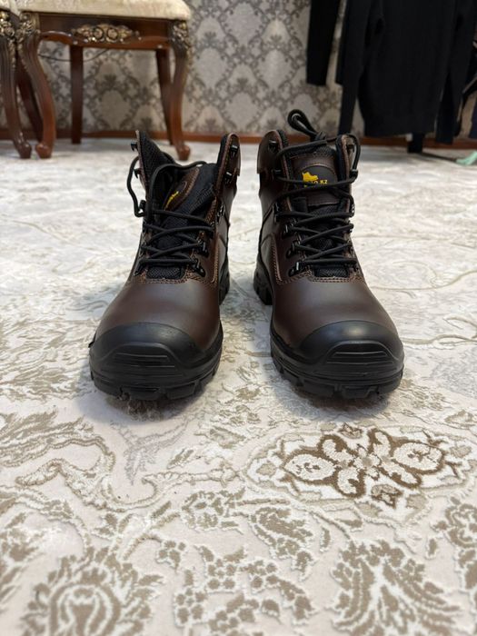 Продам демисезоные рабочие ботинки