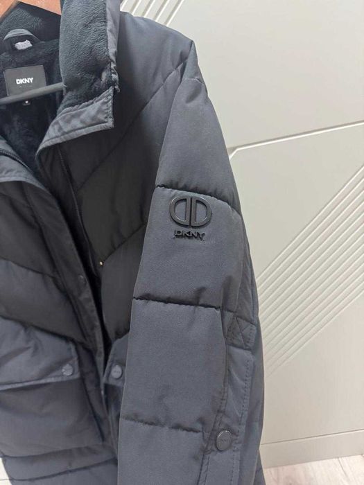 Продам зимний пуховик DKNY