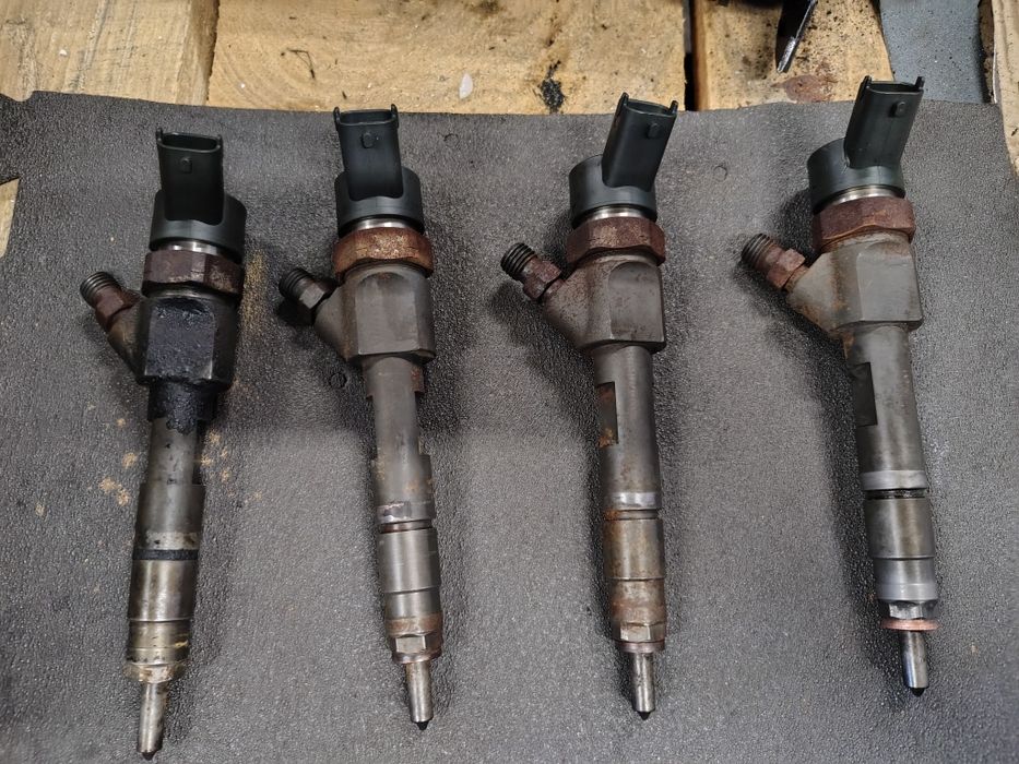 Injector injectoare Renault laguna 2 1.9dci f9q cod 8200100272 sau 0445110110 renault megane 2 1.9dci renault scenic 2  1.9dci  8200100272  0445110110