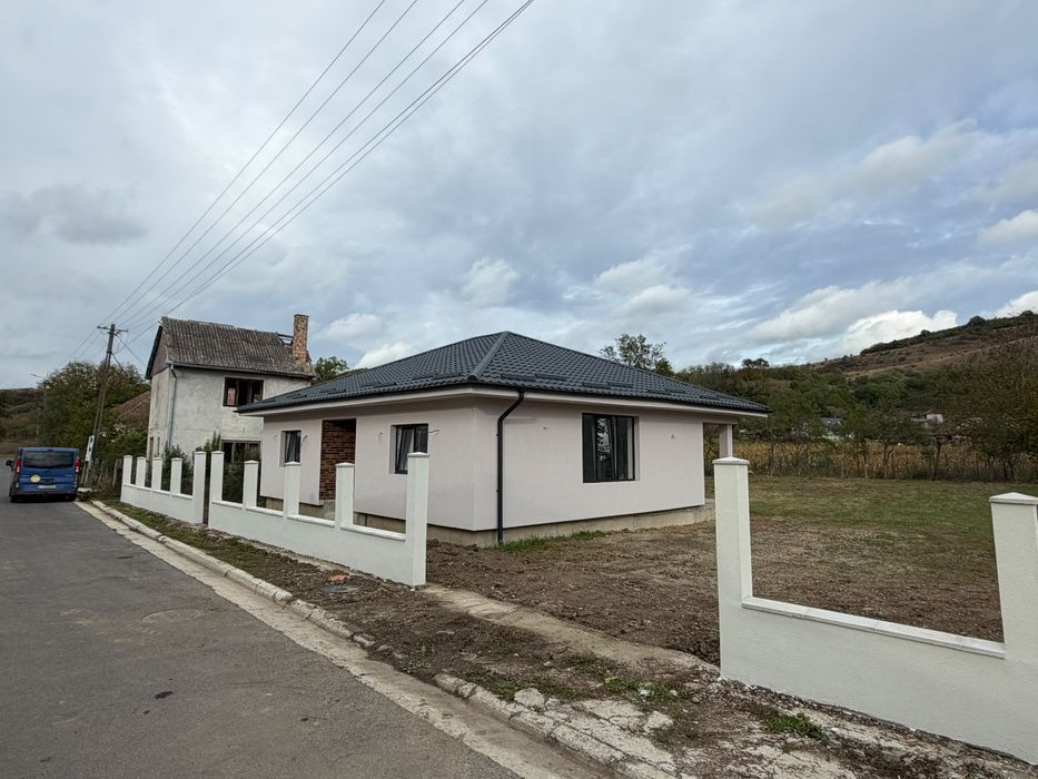 Vand casa construcție noua
