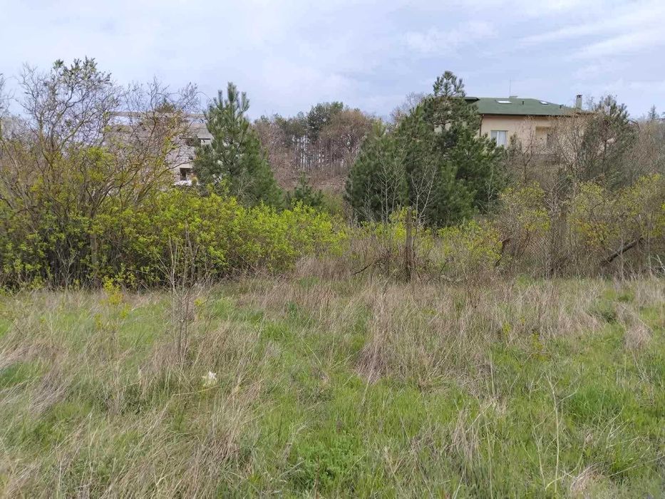 Продавам парцел в м-ст "Манастирски рид".