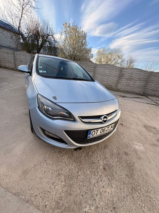Vând  Opel astra j