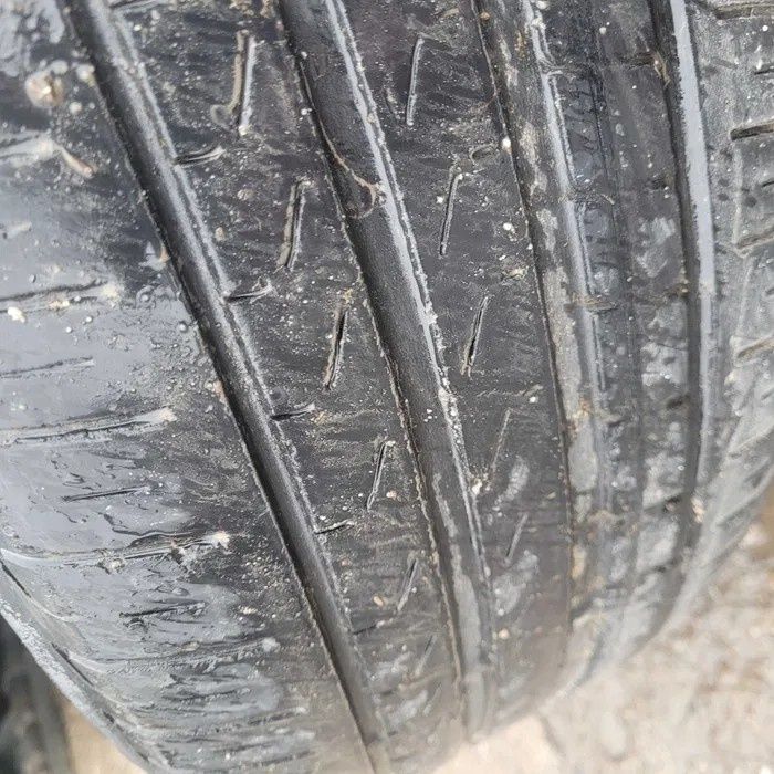 Vand cauciucuri Pirelli