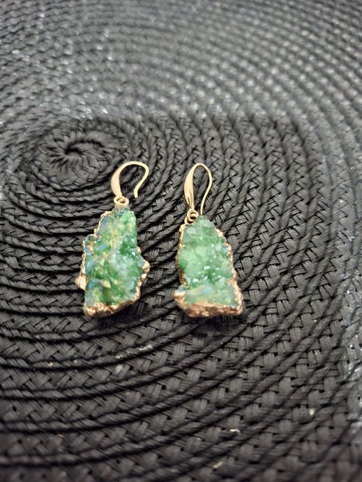 Cercei cuart Aura verde placați cu aur 4.7 cm