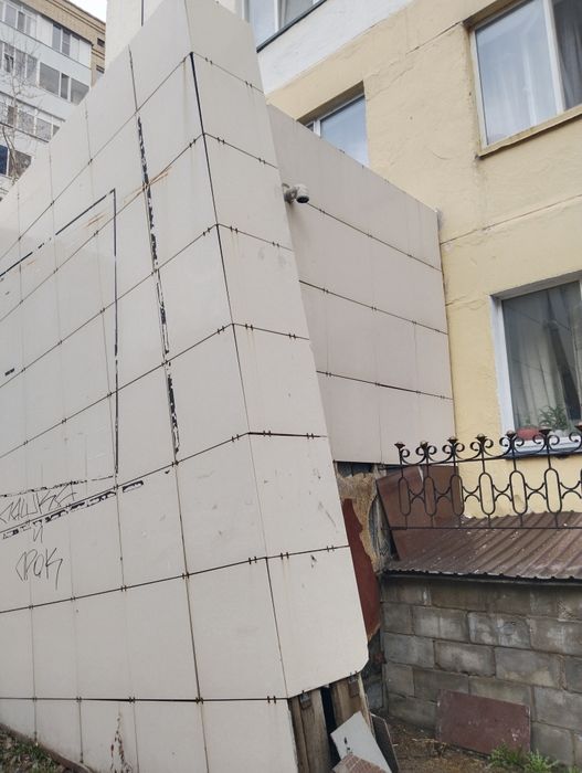 Плитка 60*60, пескоблок , решетка дверная