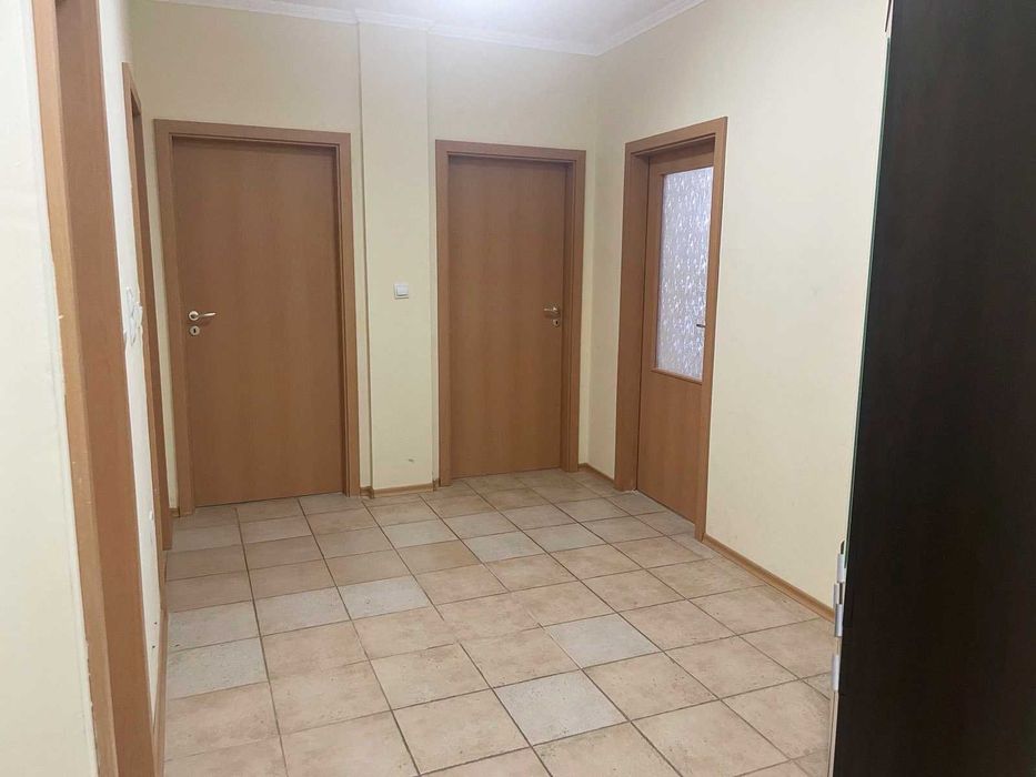 Просторен тристаен апартамент, Суперцентър, Паркомясто