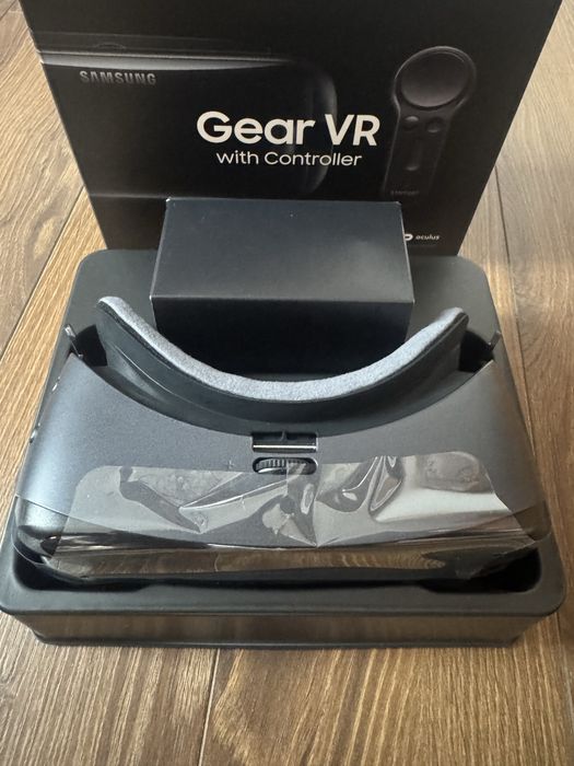 Vând ochelari Samsung Gear VR cu Controller