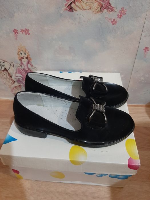 Продам детскую обувь