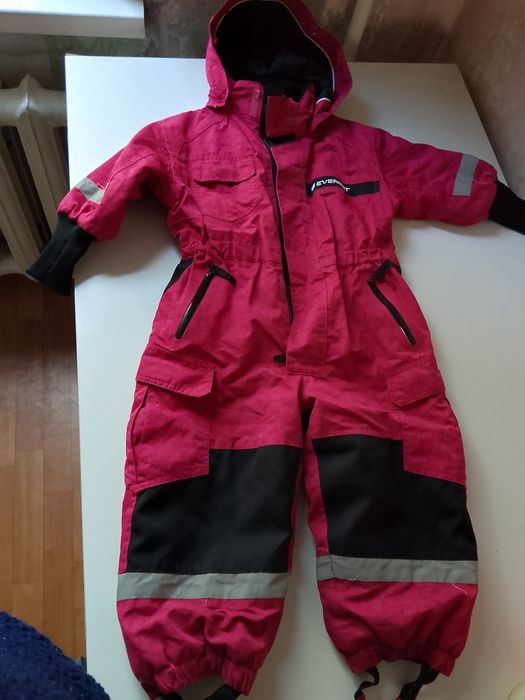Зимний комбинезон для девочки