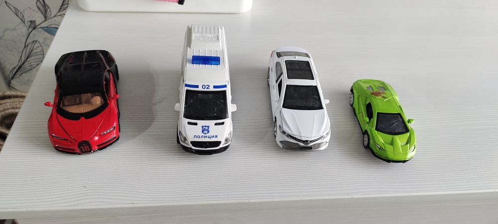 Продам машинки металлические