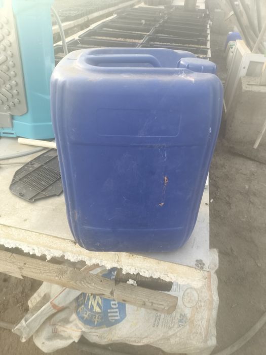 Продам пластиковые канистры