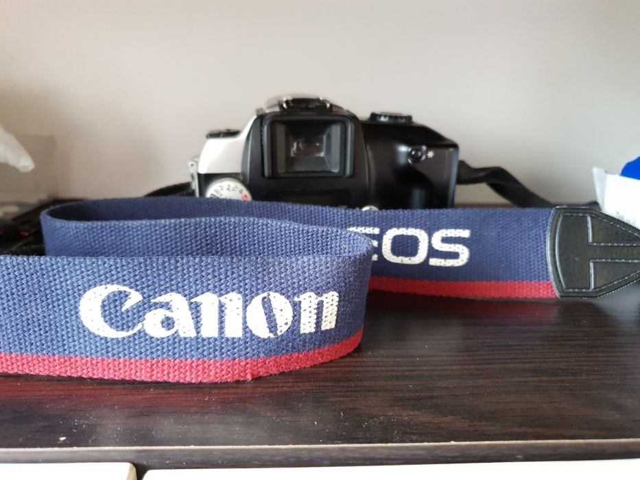 Aparat foto Canon EOS XI7