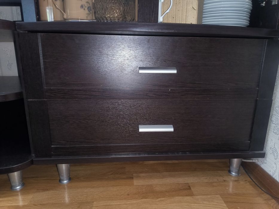 Горка темное дерево