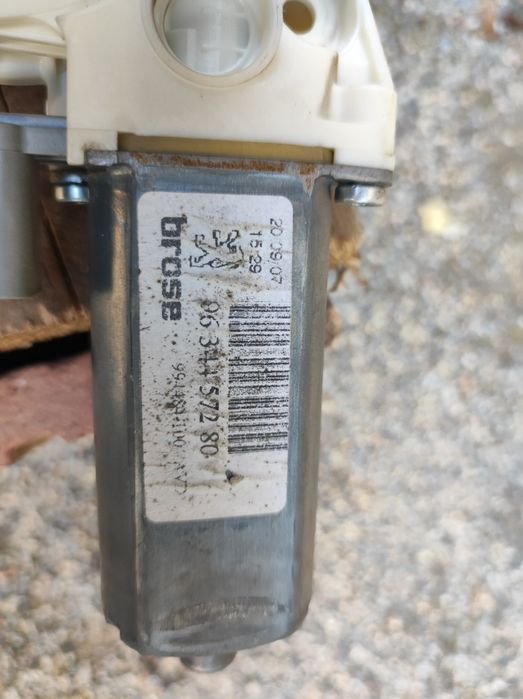 Моторчета ел.стъкла за Пежо-307(с ръчни огледала)