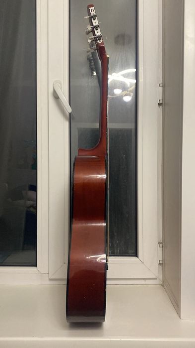 Продам Гитару в хорошем состоянии