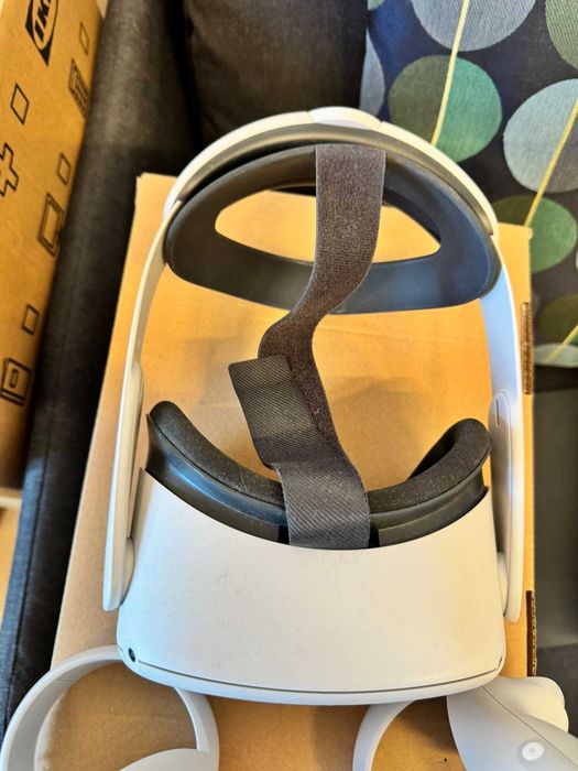 Meta Quest 2 – casca VR cu 2 controlere Touch