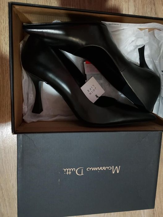 Нови обувки с етикет Massimo Dutti