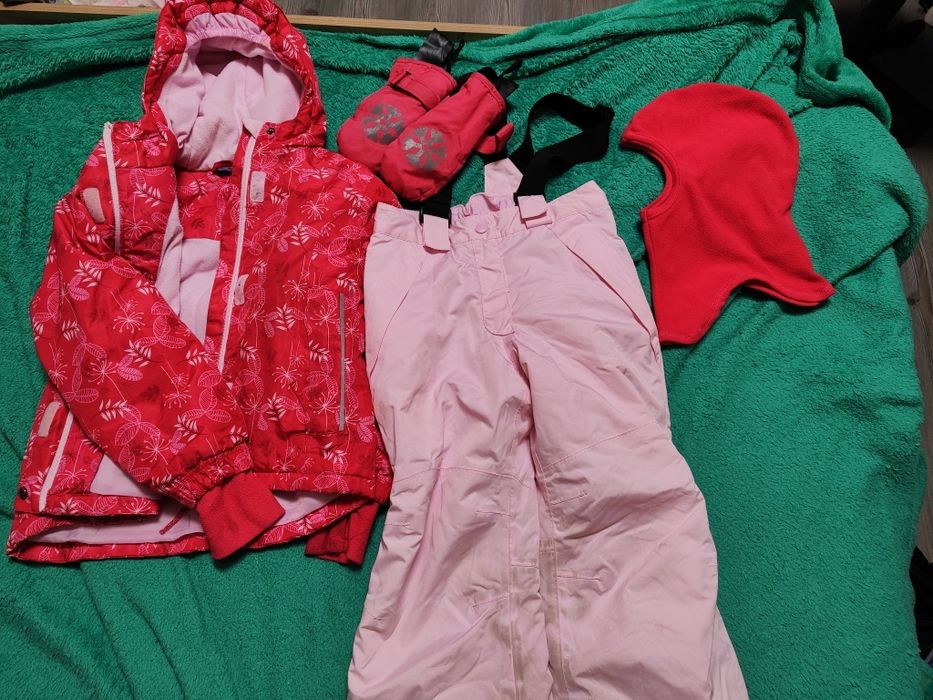 Ски екипи в два цвята