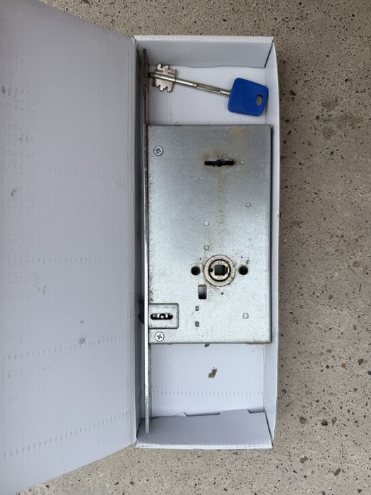 Продается замок врезной сувальдный