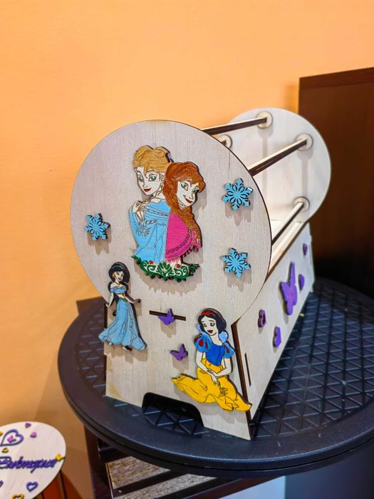 Поставка за диадеми с чекмедже