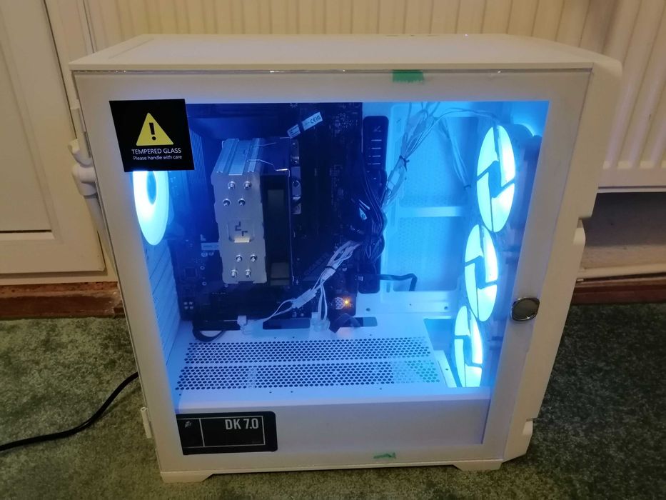 Sistem PC Desktop ASAMBLAT NOU din componente premium sigilate, cpu 14600k , OFERTA IULIE.