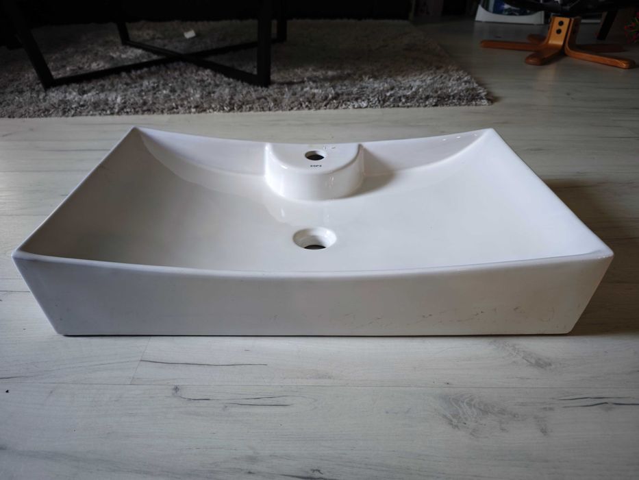 Мивка за баня с размери 68 х 42 х 12 см.