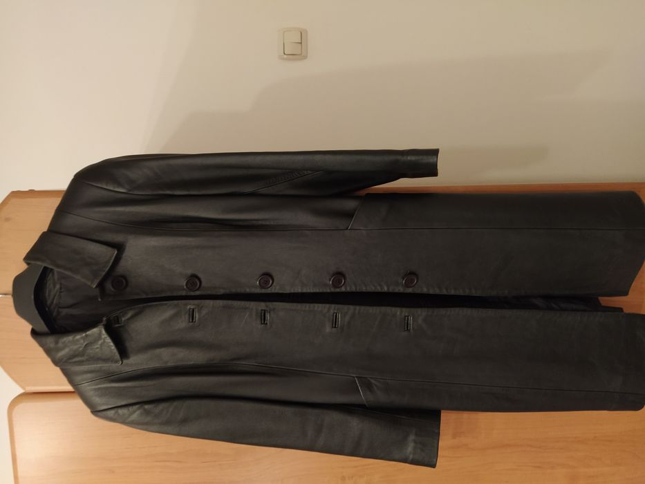 Vând haina de piele