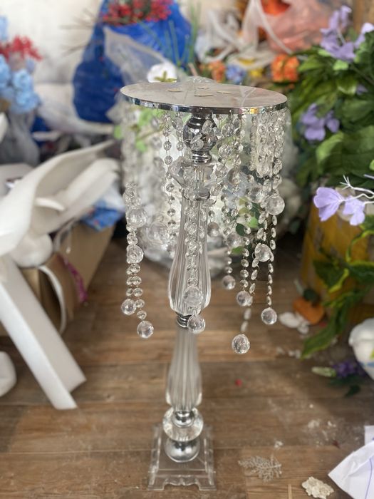 Хрустальная поставка на столы
