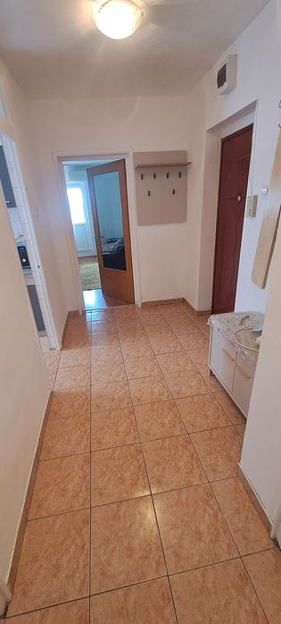 Proprietar ofer la chirie apartament 2 camere,decomandat,56mp,sec3